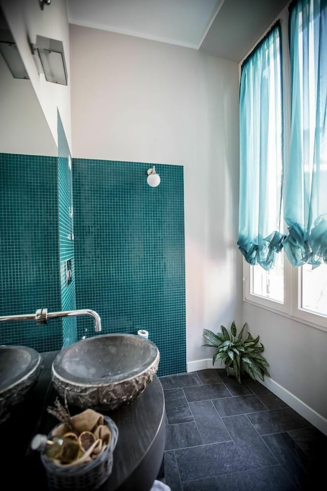 Chic Town Luxury Rooms 69/69