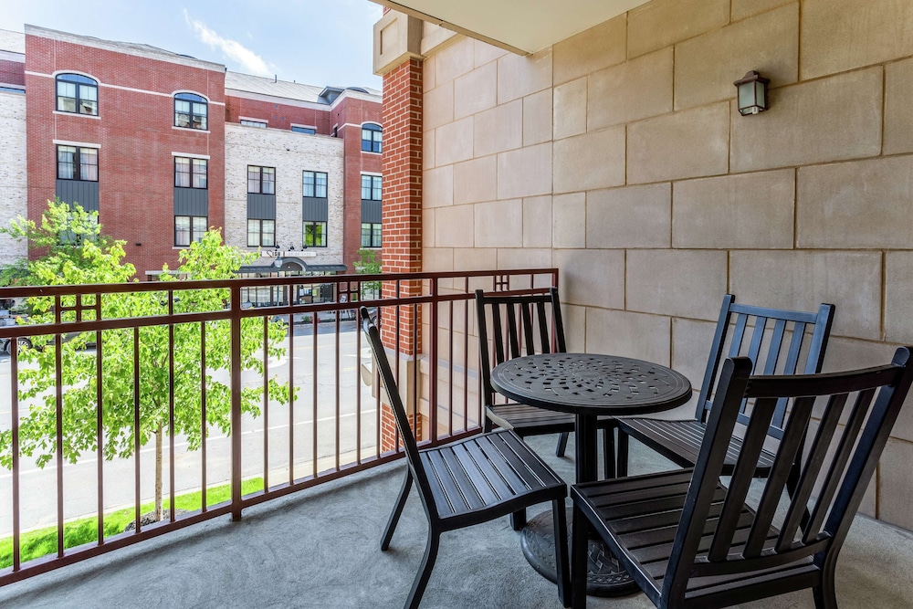 Hampton Inn Suites Saratoga Springs Downtown 49/69