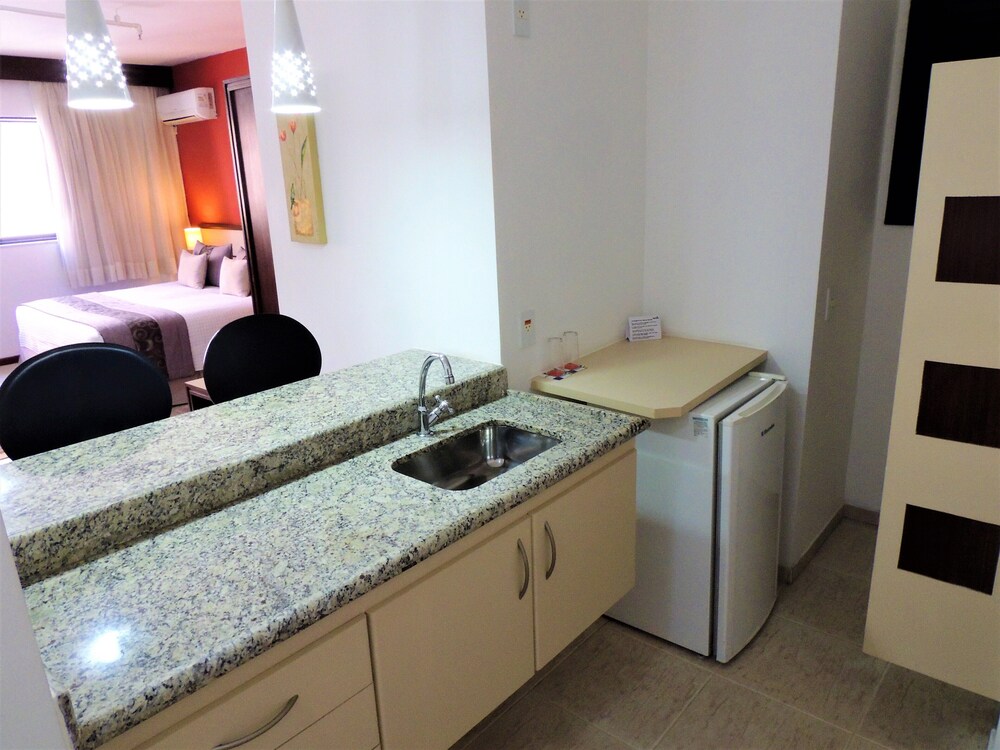 Mondrian Suite Hotel 80/82