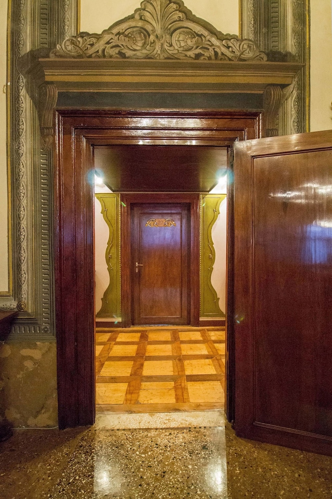 Hotel Palazzo Abadessa 35/50