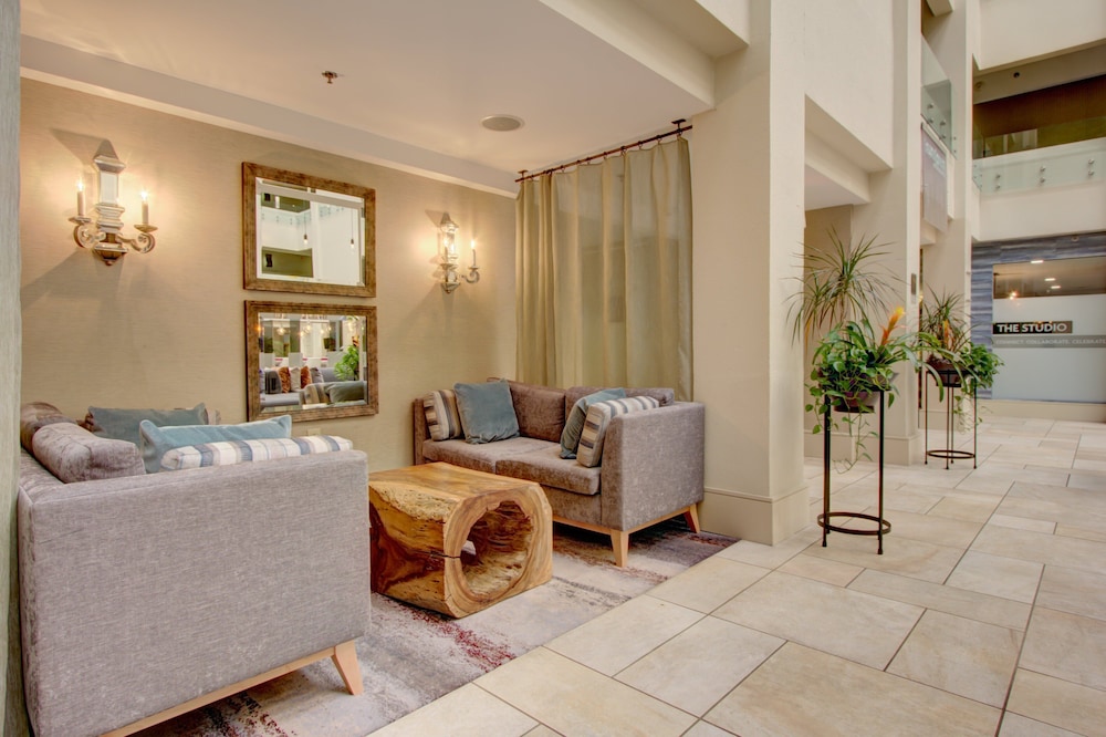 CROWNE PLAZA CHARLESTON AIRPORT CONV CTR 44/76
