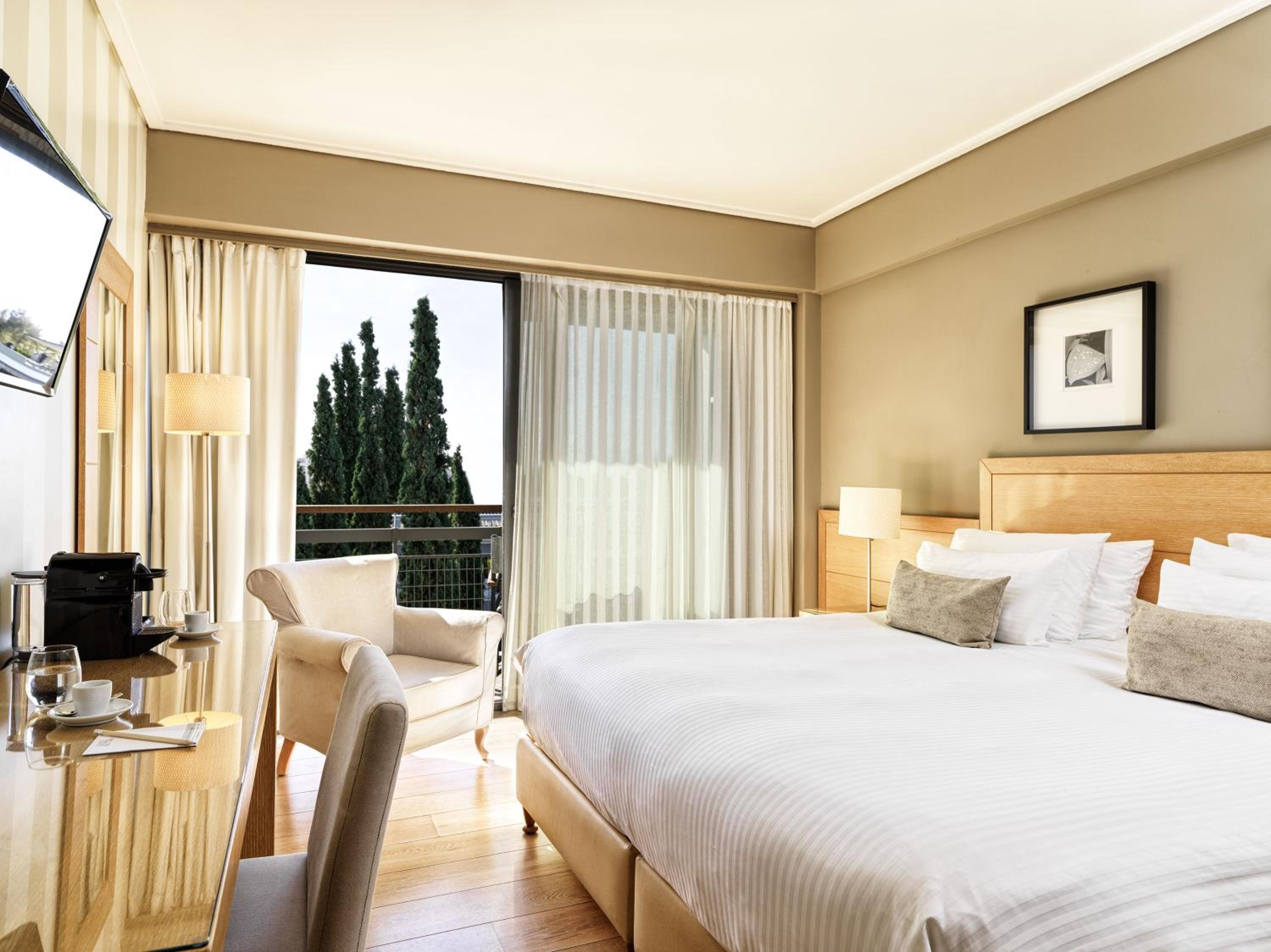 Premium, Double or Twin Bed, Lateral Side Sea View