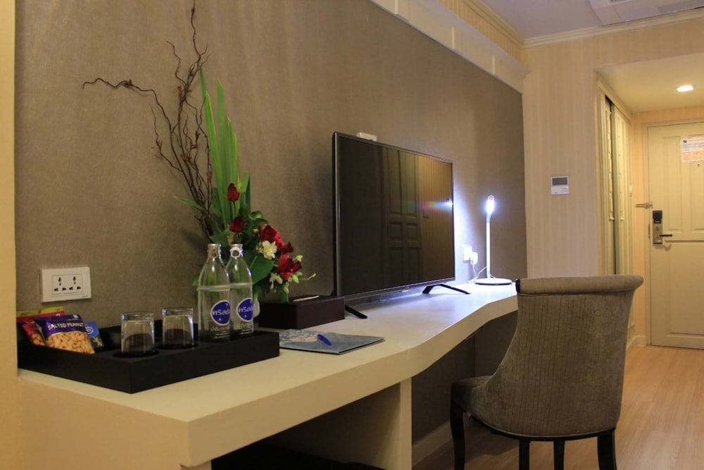 Vwish Hotel 4/80