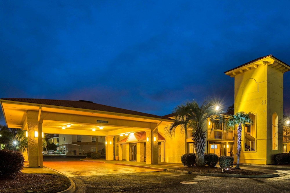 Super 8 by Wyndham Savannah 3/51