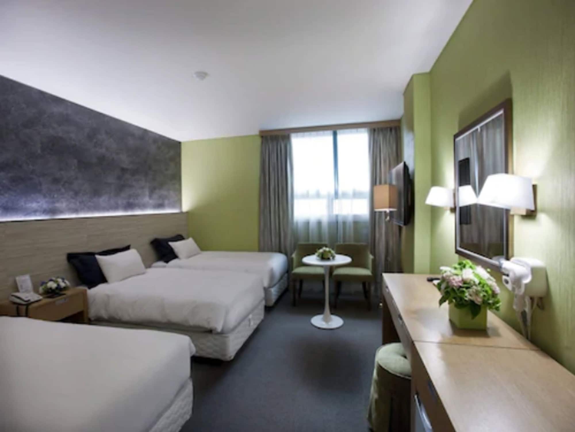 ROOM, TRIPLE