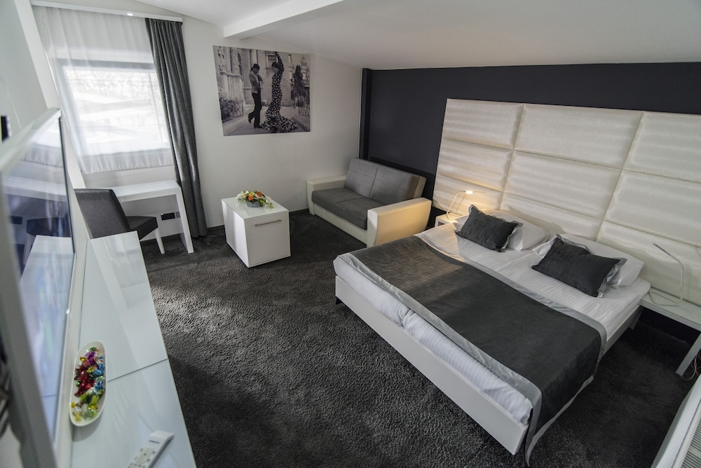 COOL ROOMS ZAGREB AIRPORT 47/62