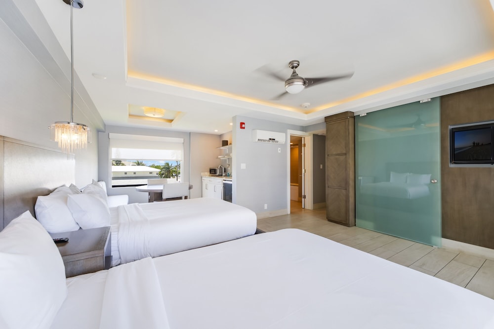 Deluxe, 2 Double Beds, Kitchenette