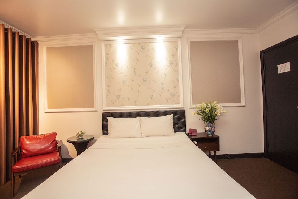 Dinh Hotel 17/24