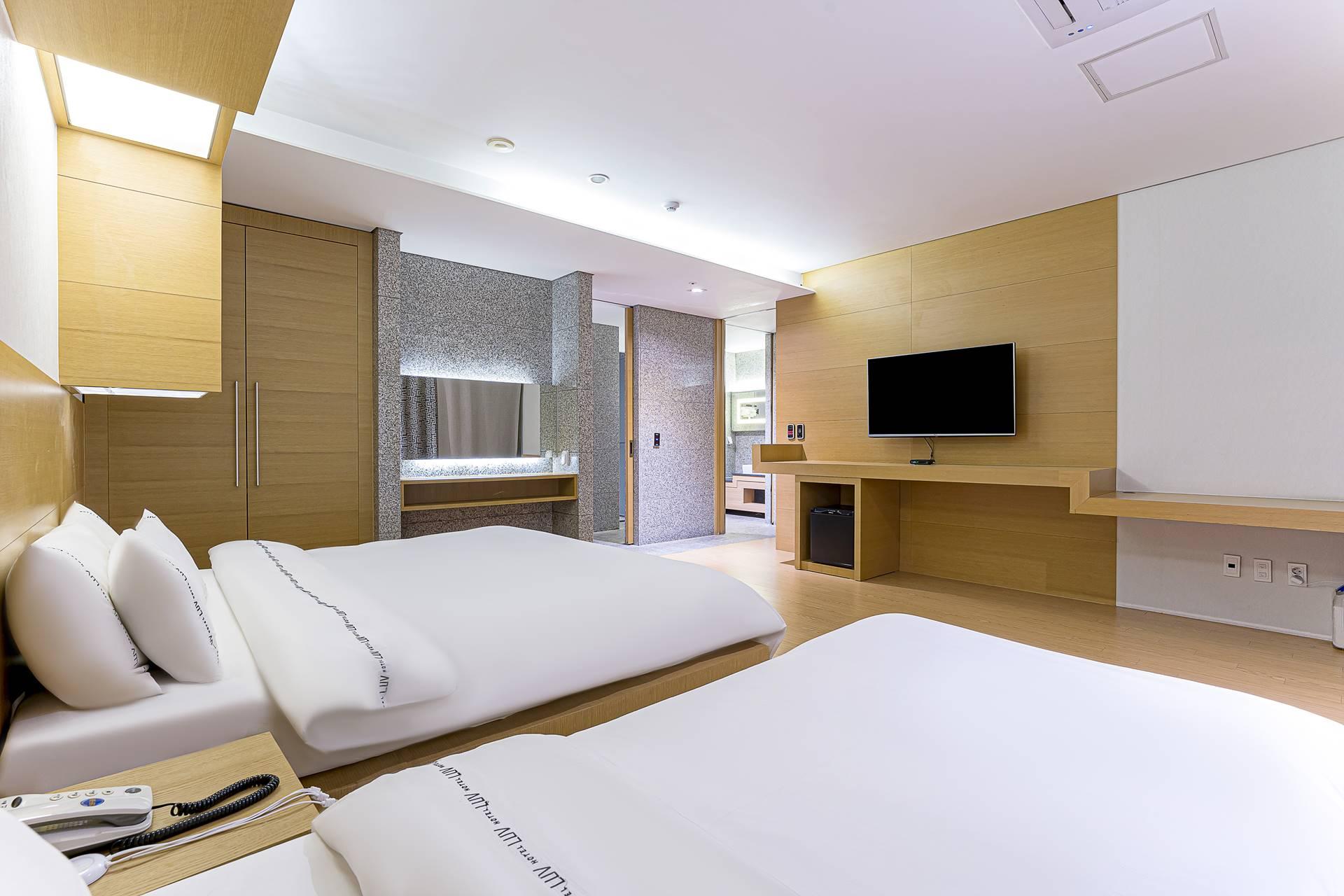 Vip, Twin Beds