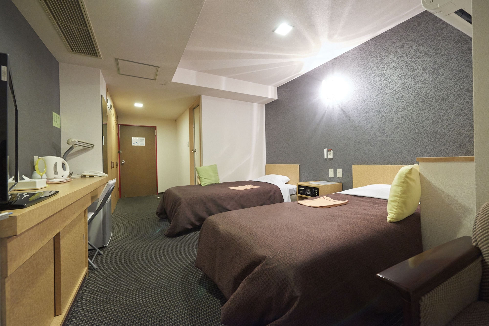ROOM, TWIN BEDS, SMOKING