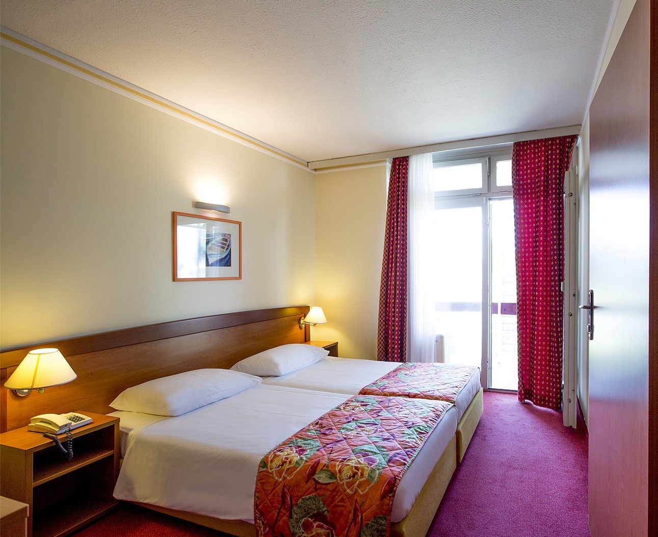 Room, Single, Twin Beds, Park or Courtyard View