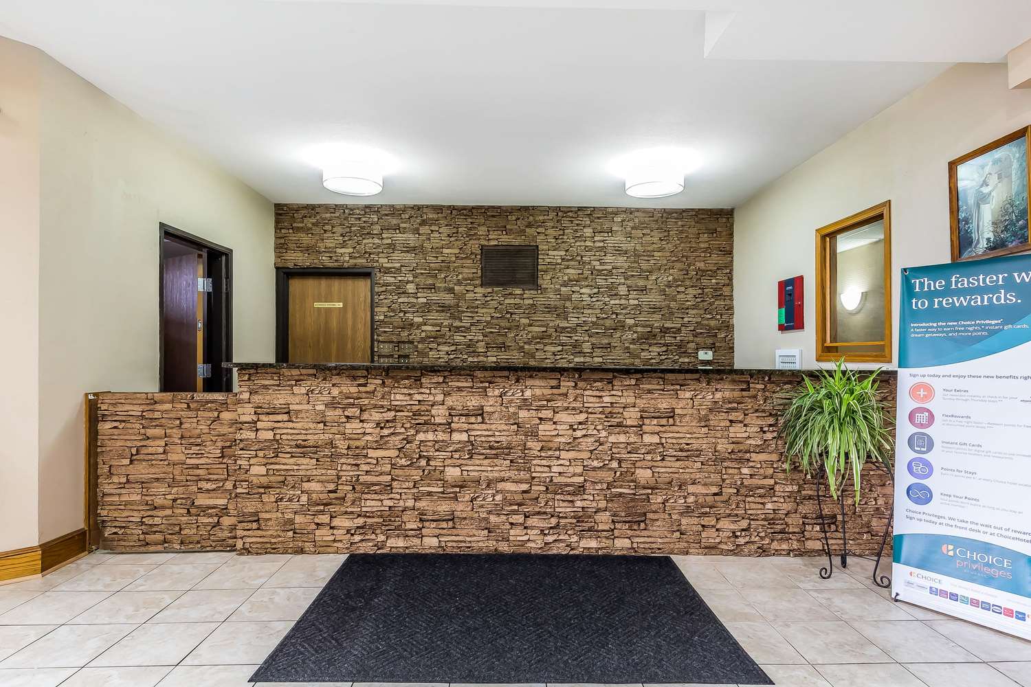 Quality Inn and Suites Chesterfield Village photo5