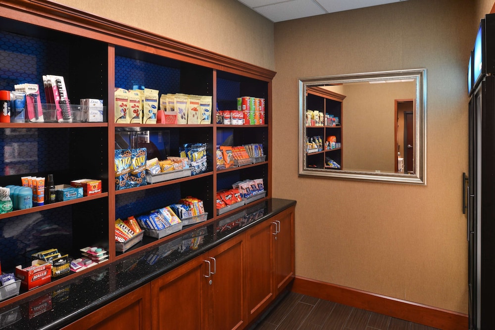 Hampton Inn & Suites Tacoma 36/46