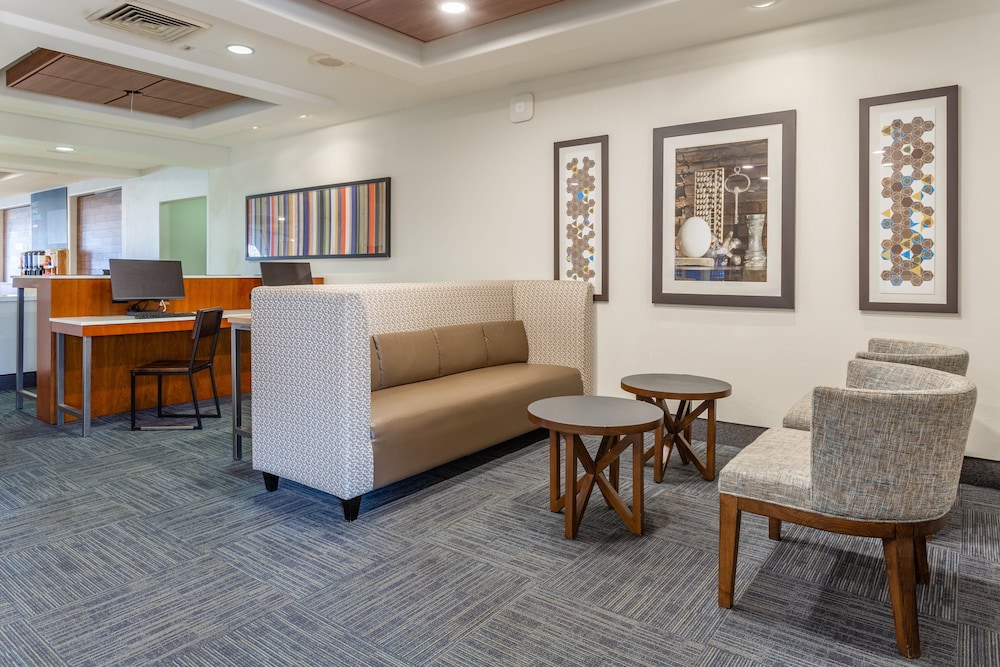 Holiday Inn Express Rockford Loves Park 48/65