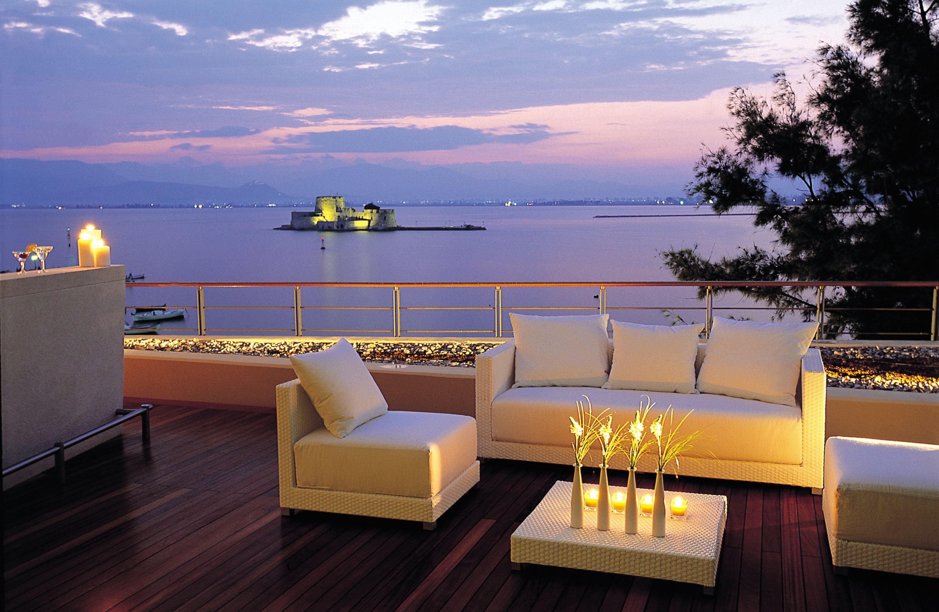 Amphitryon Hotel 20/23
