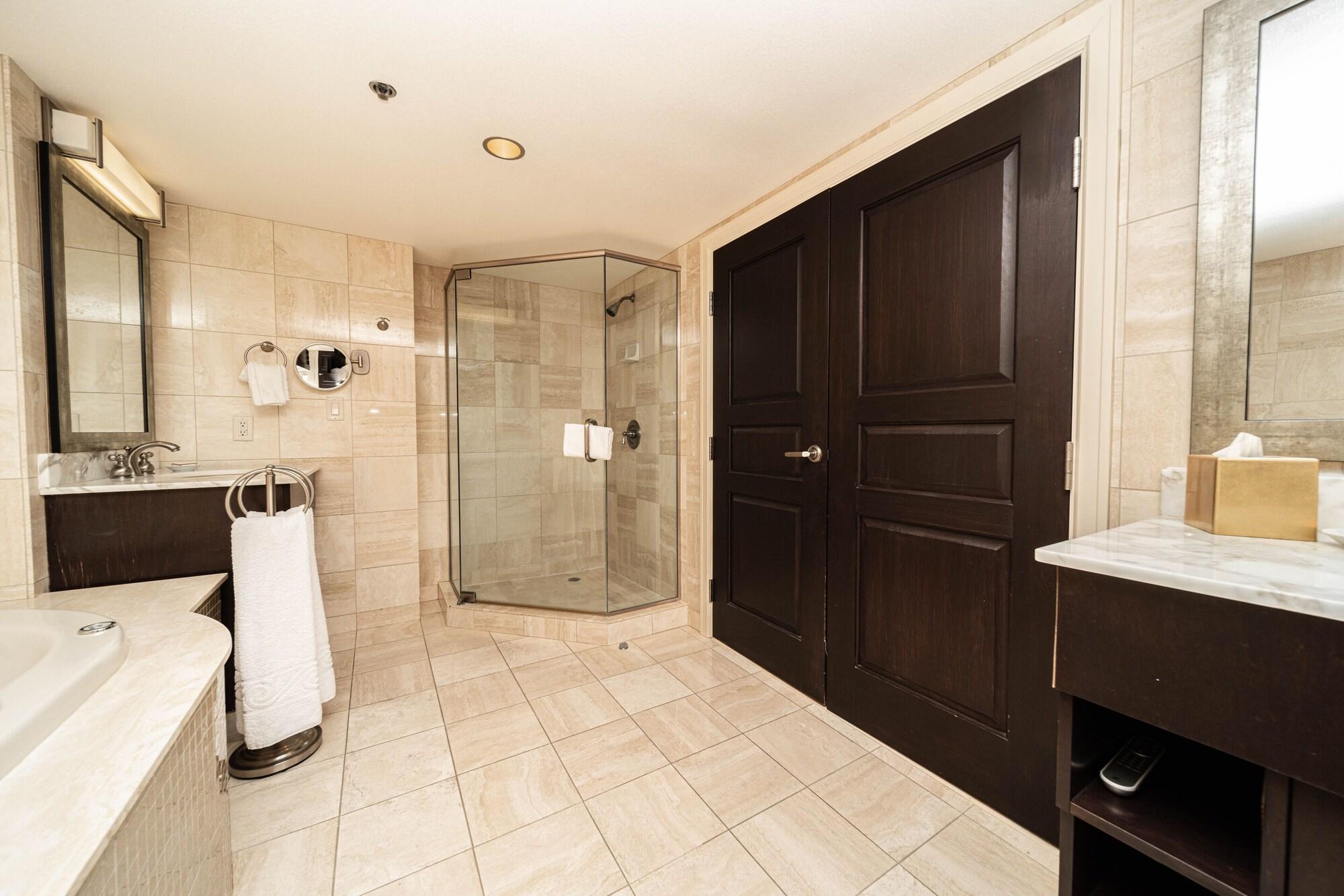 Reno Suites 32/33