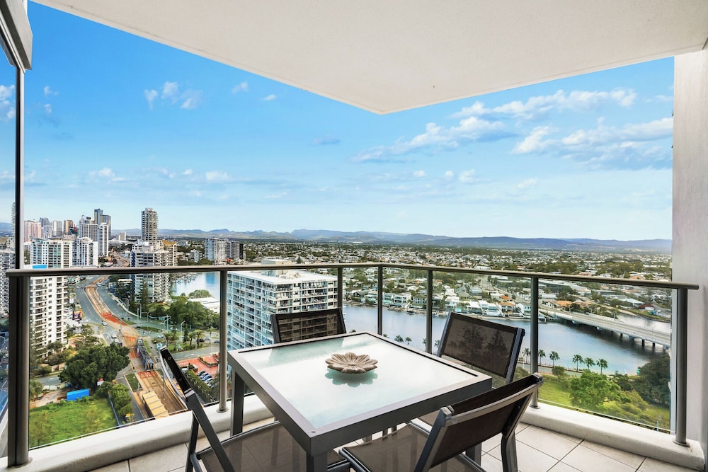 Artique Surfers Paradise 57/74