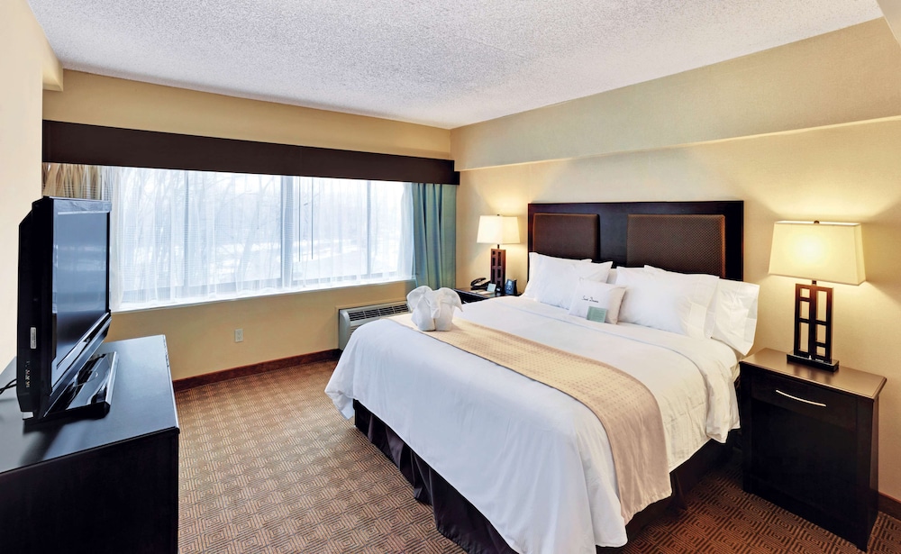 DoubleTree by Hilton Hotel Tinton Falls - Eatontown 9/51