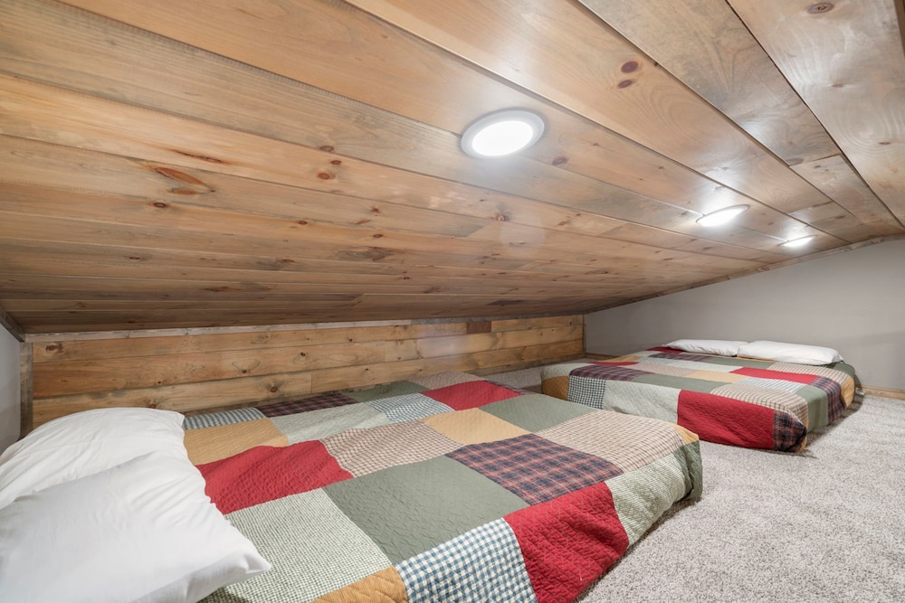 Indian Point Lodge Amp Condominiums 43/73