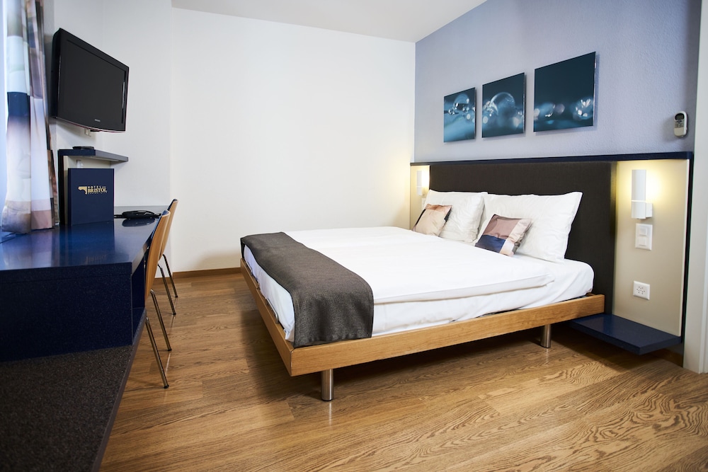 Bristol Hotel Zurich 19/50