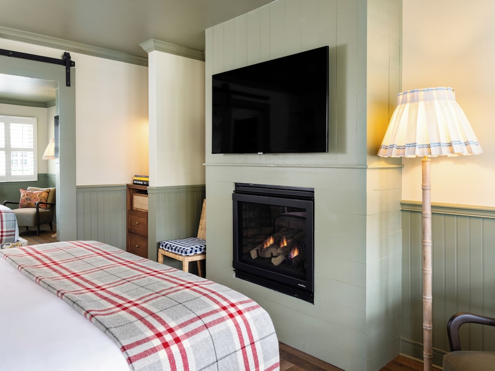 Upper, Superior, King Bed
