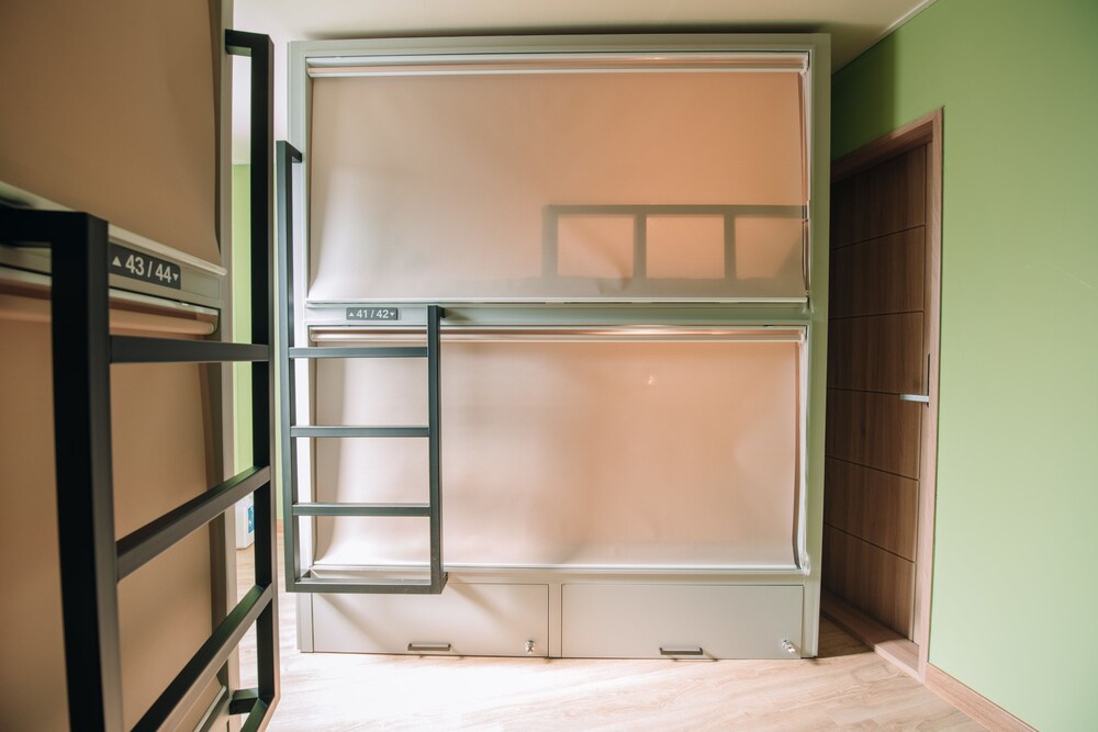 Midtown Hostel 30/50
