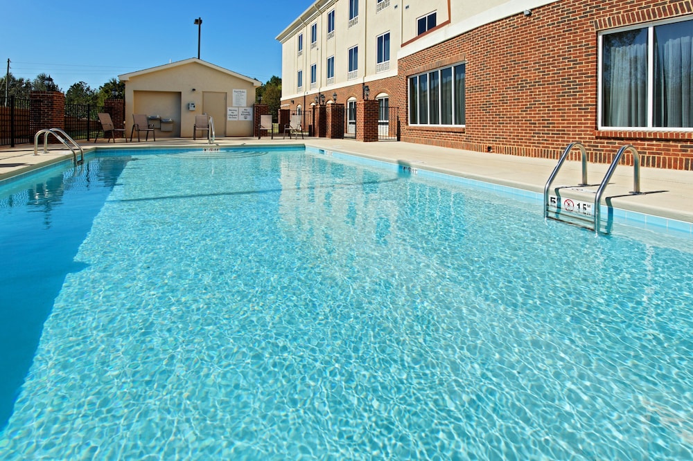 Holiday Inn Express Hotel Suites Talladega 19/34