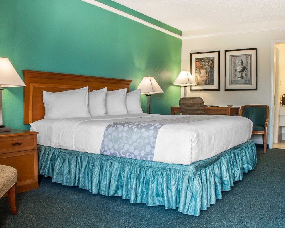 Quality Inn Tulsa Central 27/45