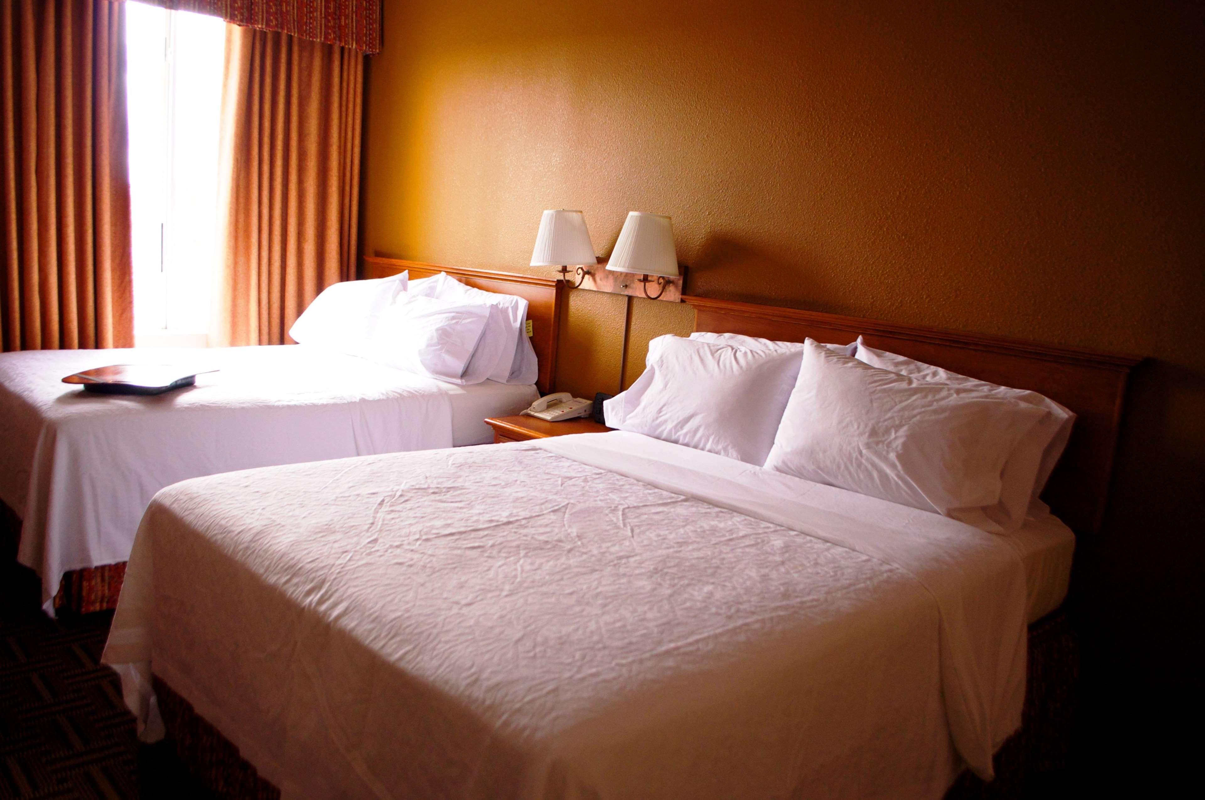 1 BEDROOM, SUITE, 2 QUEEN BEDS