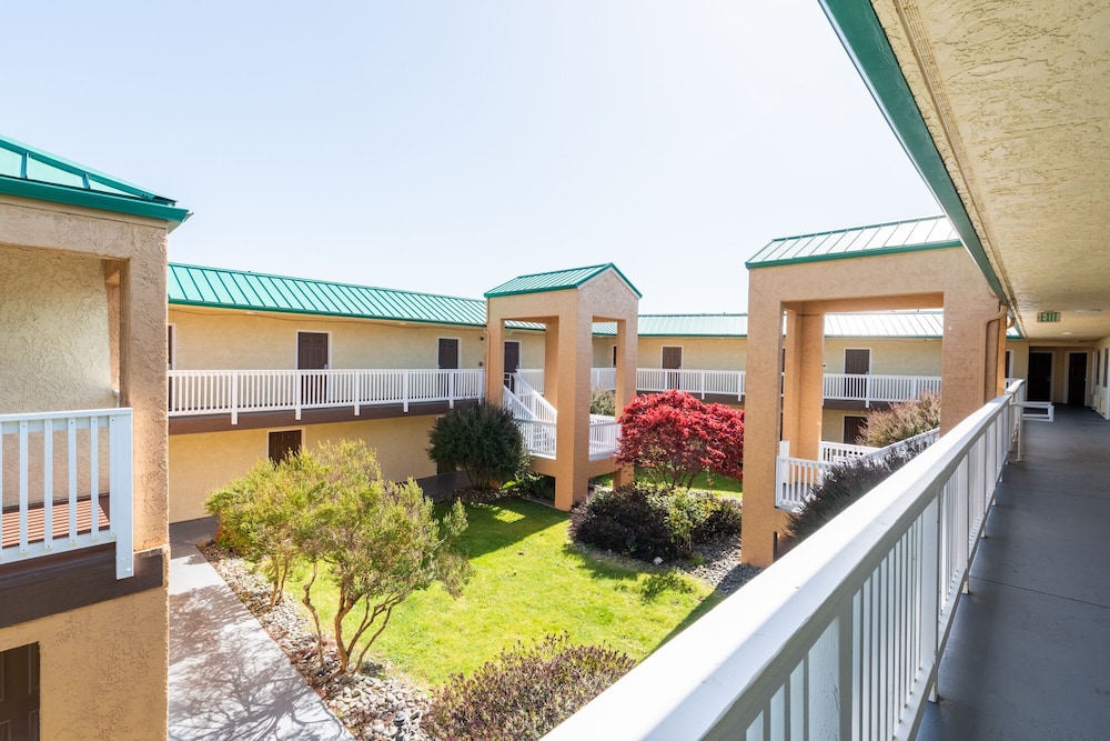 Quality Inn & Suites Crescent City Redwood Coast 47/52