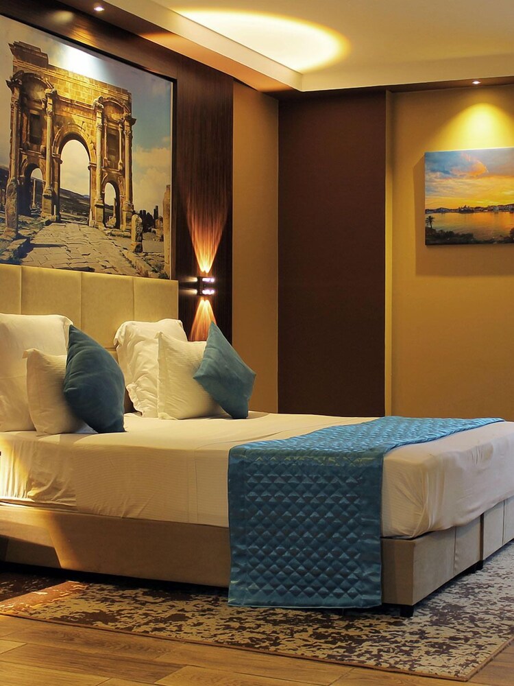 LB Suite Hotel 42/51