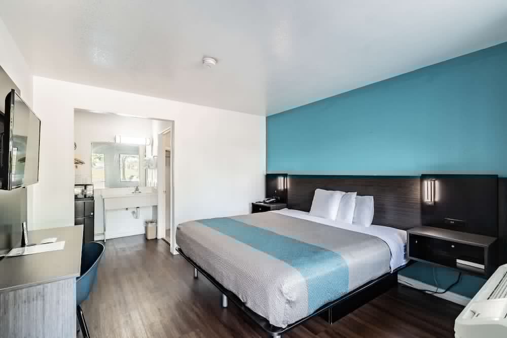 Motel6 Tampa, FL 11/30