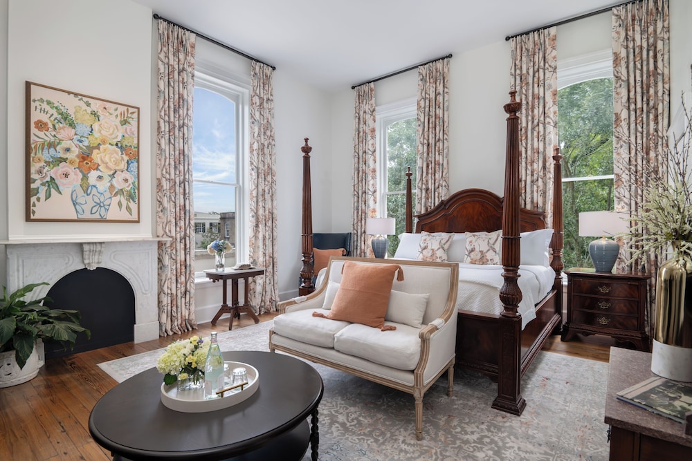 Hamilton-Turner Inn 27/50