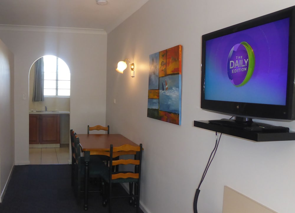TOWER COURT MOTEL 16/44