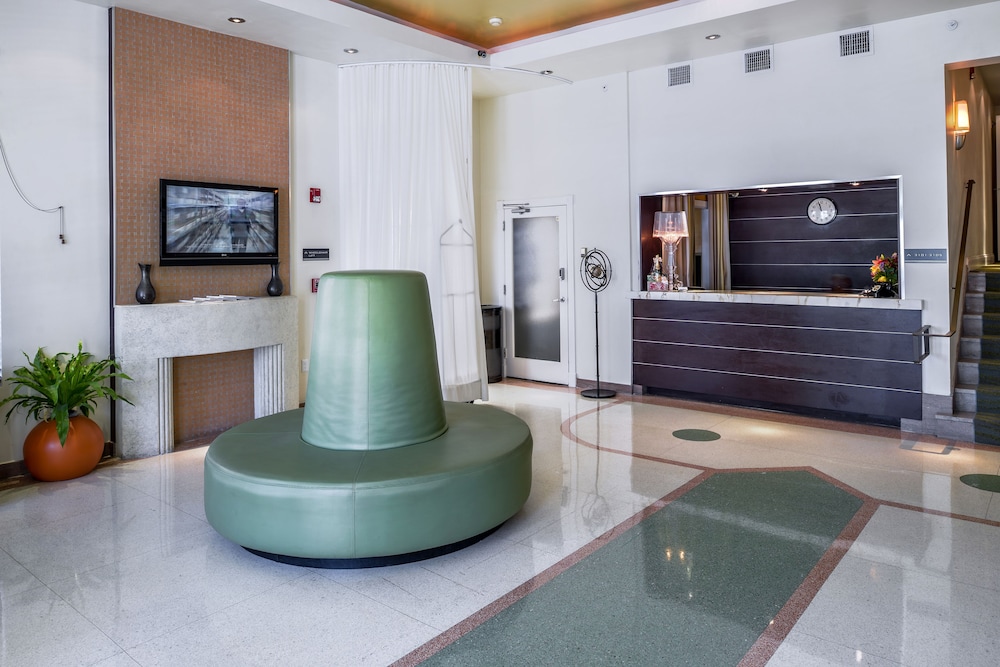 Hilton Vacation Club Crescent on South Beach Miami 12/35