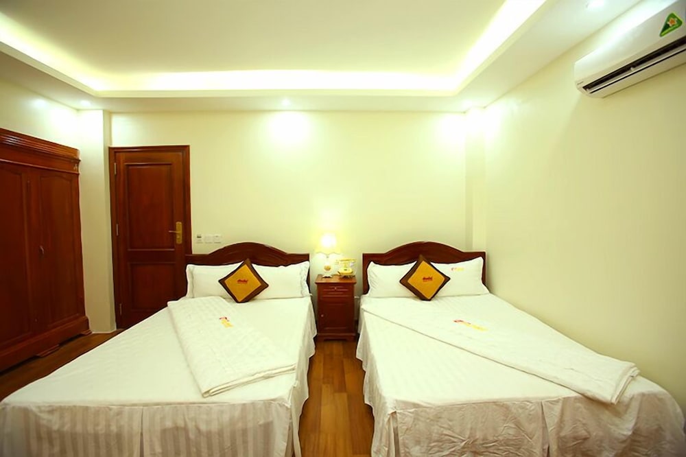 DELUXE, 2 DOUBLE BEDS