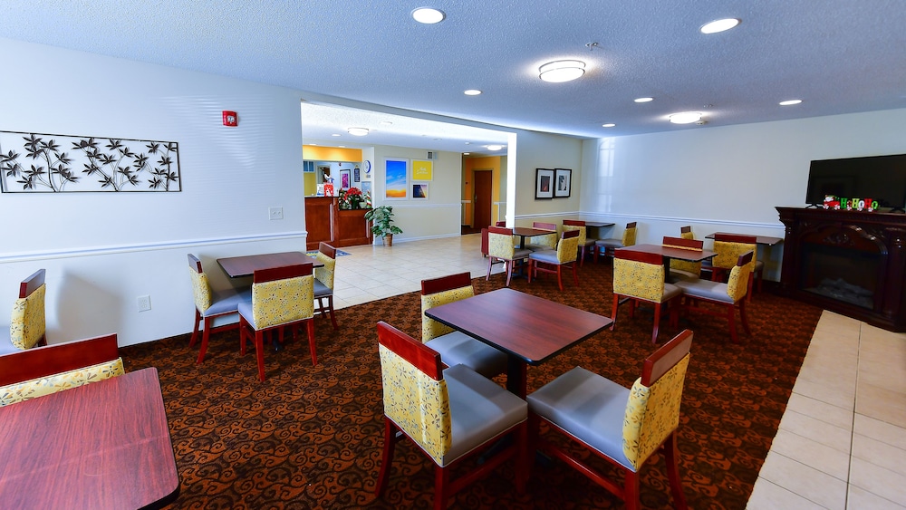 Days Inn by Wyndham Greensboro NC 14/18
