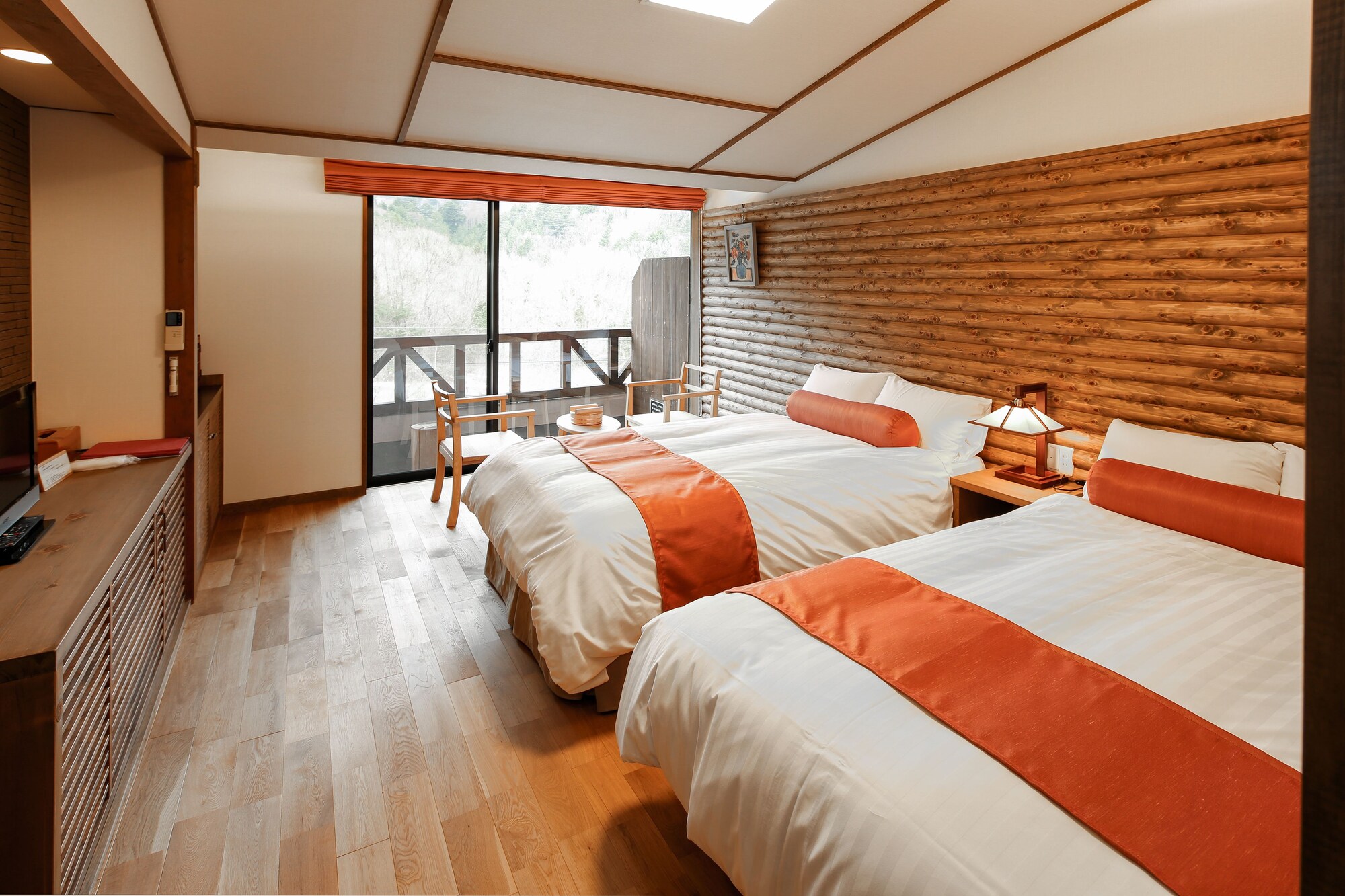 STYLE, LODGE, TWIN BEDS