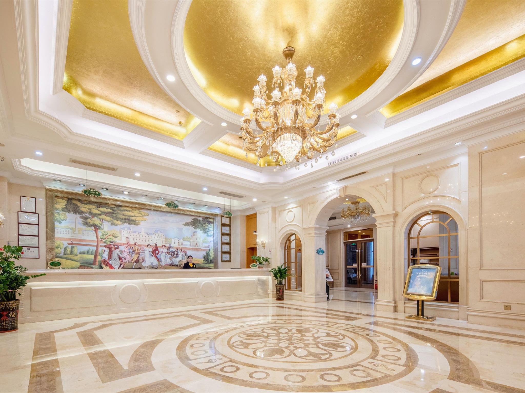 Vienna Hotel (Foshan Lingnan Mingzhu Stadium) 4/33