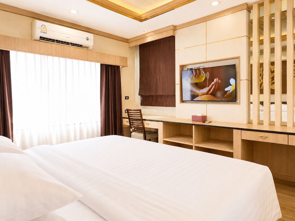 Quality Beach Resorts and Spa Patong 9/42