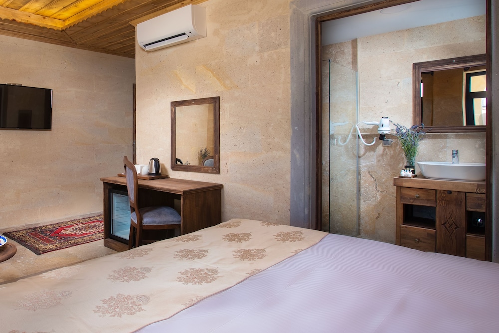 Cappadocia Pyramid Stone House 13/29