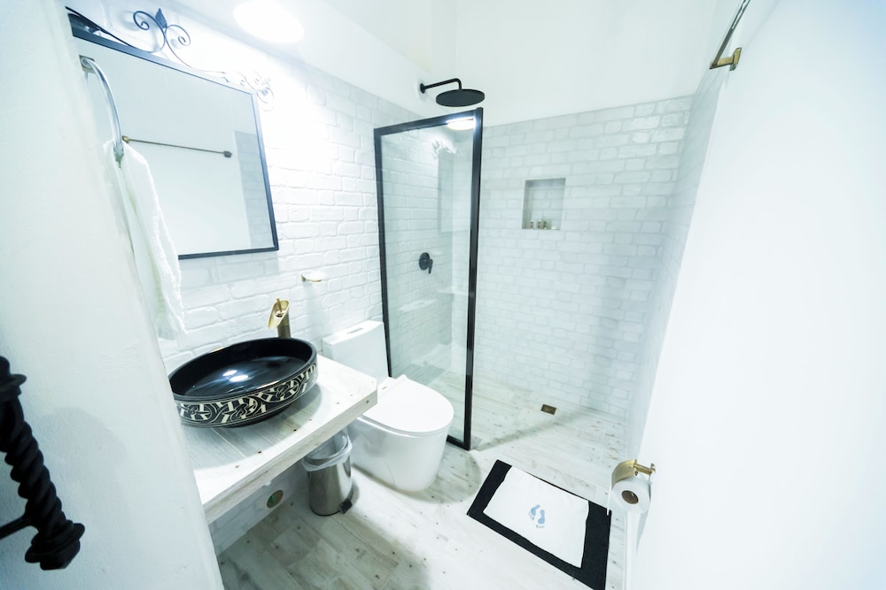 BOHEMIA HOTEL BOUTIQUE 46/50