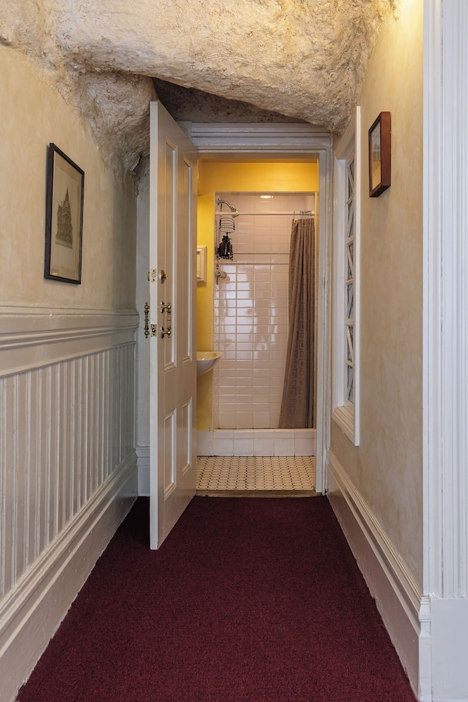 Chateau Tivoli Bed and Breakfast 6/50