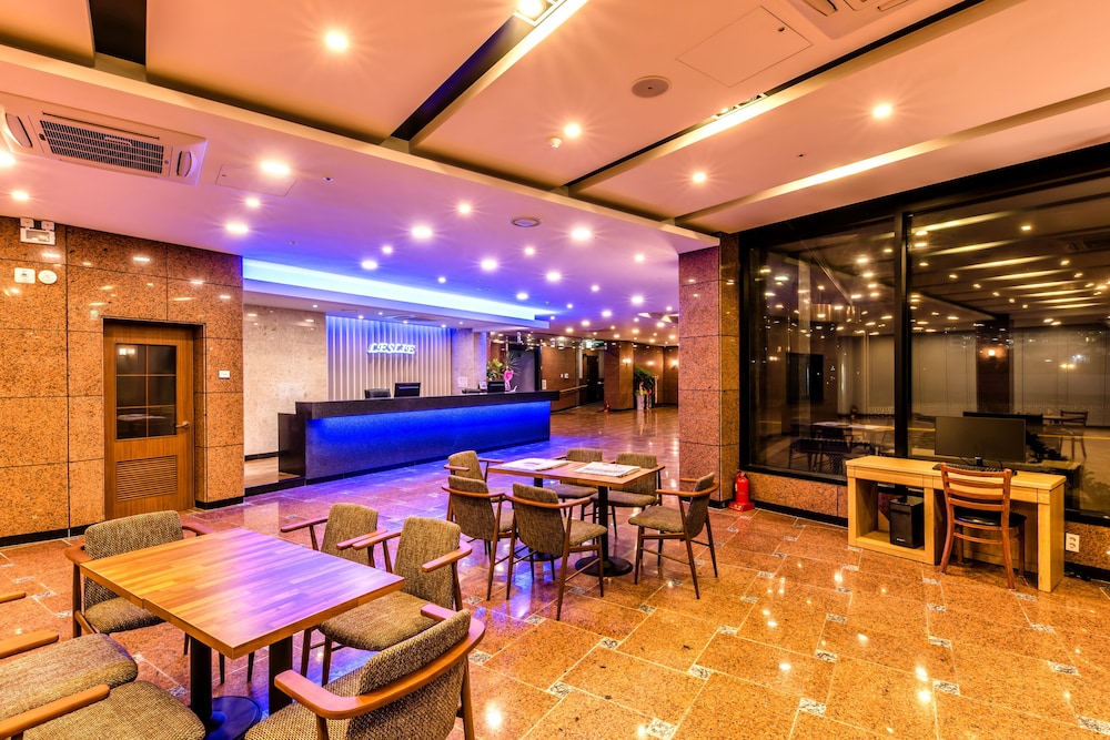 Leslie Hotel 33/42
