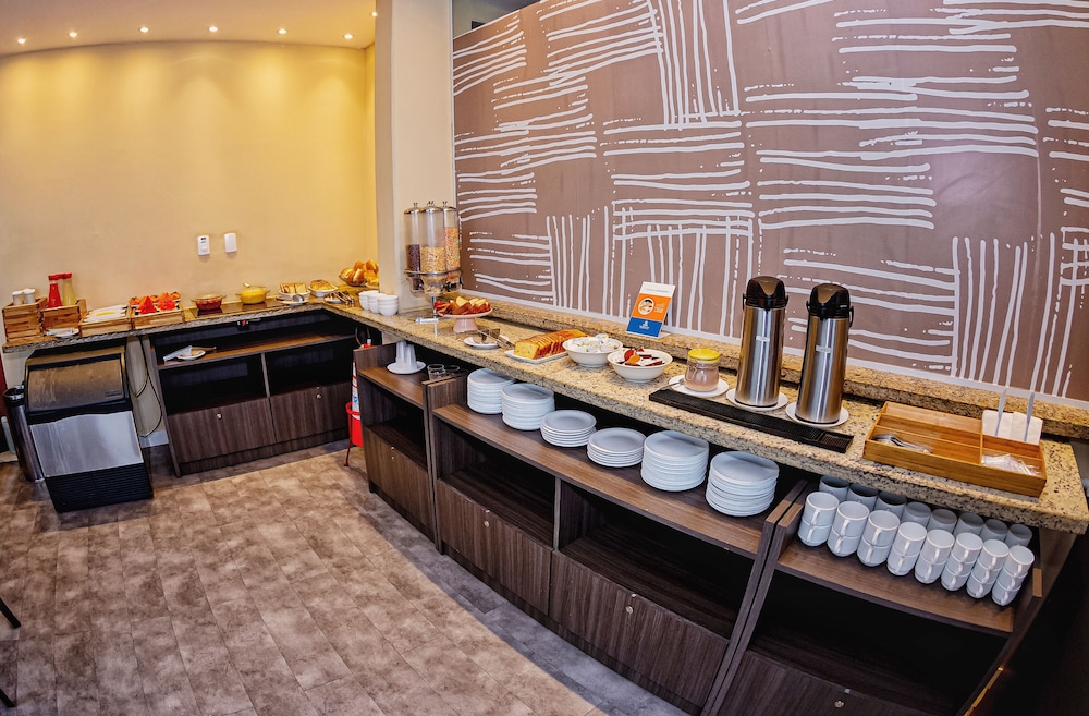 B Hotel 8/50