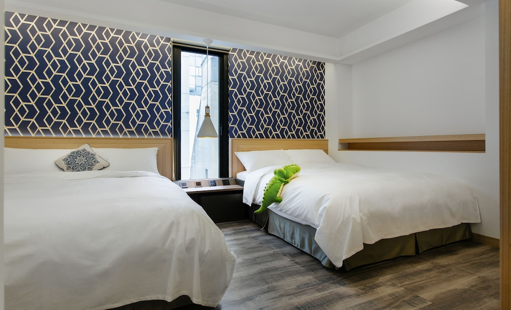 CHECK inn Taichung Zhongshan 16/50