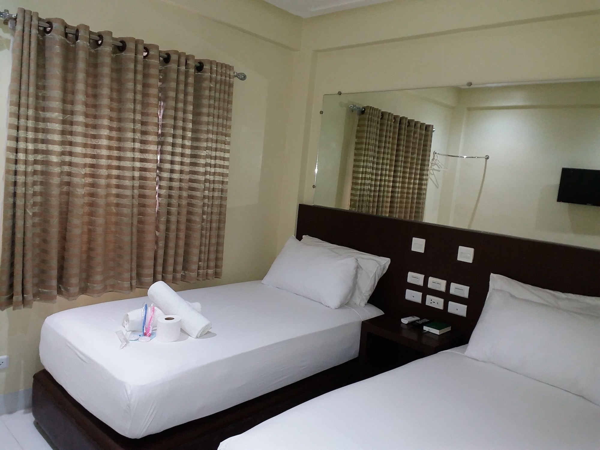 SUPERIOR, TWIN BEDS