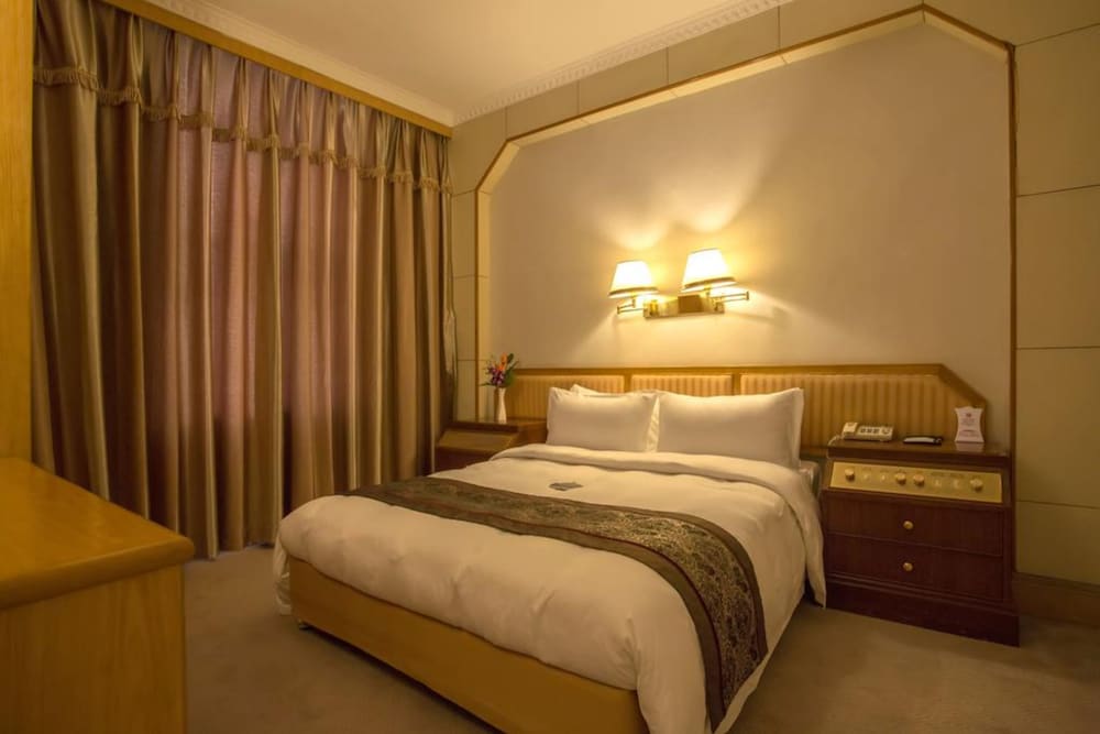 Aiqun Hotel 15/70