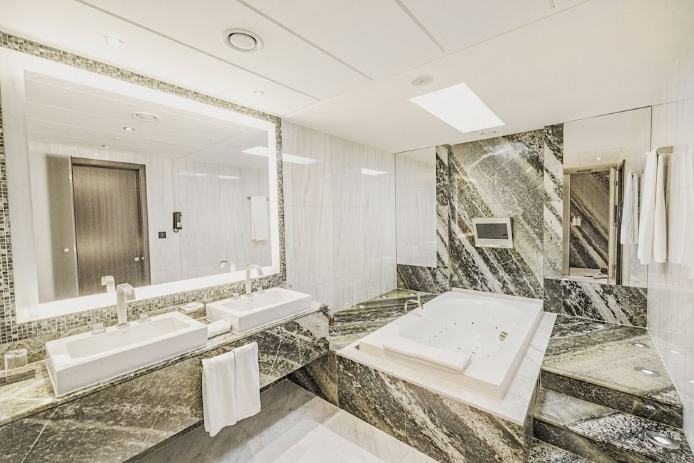 Diamond, Suite, 2 King Beds، فندق الفيصلية(Mandarin Oriental Al Faisaliah Riyadh) 2/3