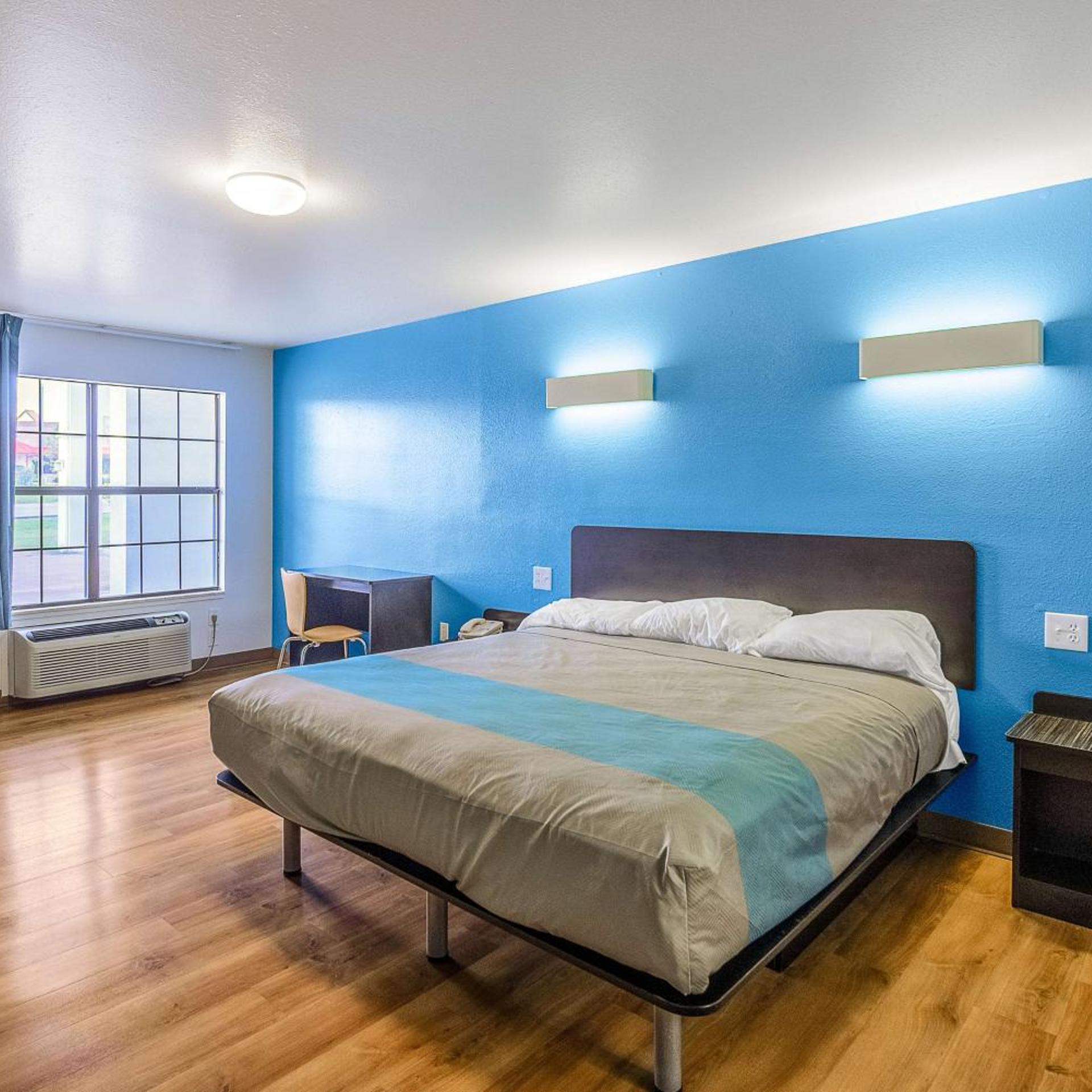 غرفة بسرير كينج لذوي الإعاقة، Motel6 Canton, TX 3/10